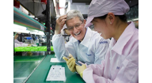 Apple обвинет дека ги крши работничките права