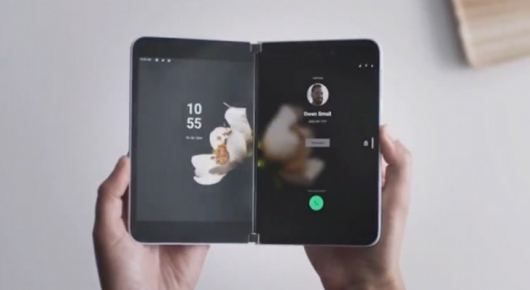 Microsoft Surface Duo е чуден уред кој доаѓа догодина