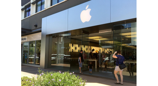 Враќањето на COVID-19 повторно ги затвара Apple продавниците во САД
