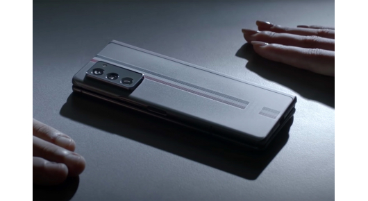 Samsung тизер за Galaxy Z Fold 2 од Thom Browne едицијата