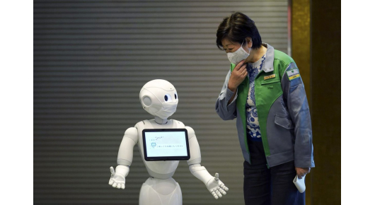 Јапонски робот ги замолува луѓето да носат маски 