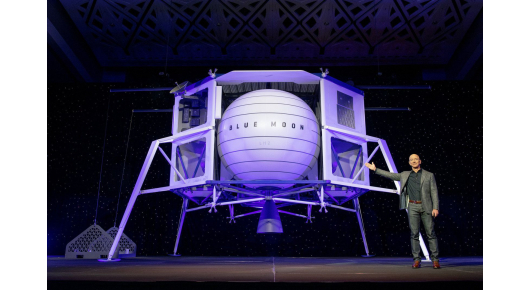 Џеф Безос најави дека во вселената ќе патува на 20 јули