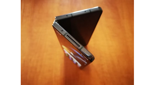 Samsung Galaxy Z Flip 5 го зголемува естерниот екран