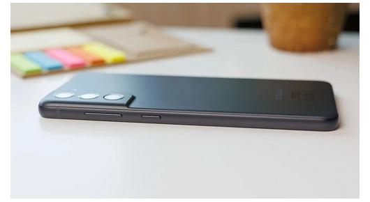 Samsung Galaxy S23 FE: Батерија и перформанси