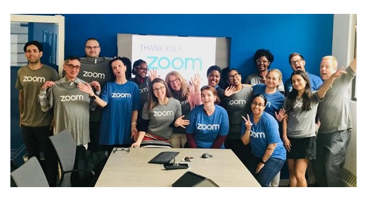 Zoom ги враќа вработените повторно во канцеларија